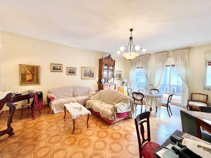 Appartamento con 5 locali in vendita in Via Martiri della libertà, Paternò