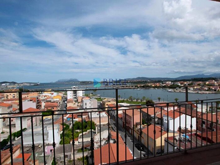 Appartamento con 6 locali in vendita in Via Roma Olbia, Centro Storico, Olbia