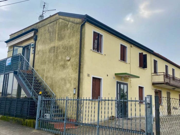 Casa trilocale in vendita in Via Ca' Bianca cartura, Cartura