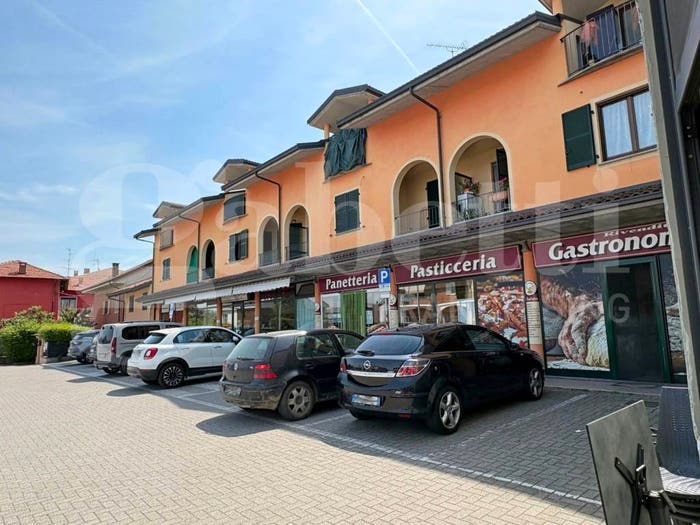 Appartamento trilocale in vendita in Via Bergoglio, Roreto, Cherasco