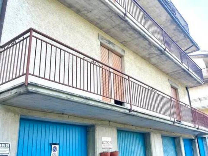 Appartamento con 5 locali in vendita in Via Martiri Della Libertà SNC, Berceto