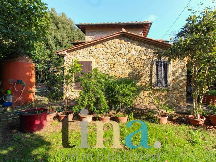 Casa con 6 locali in vendita in Via del Poggetto, Guardistallo