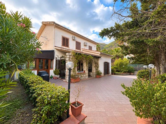 Casa quadrilocale in vendita in Via Walter Tobagi, Santa Rosalia, Monreale