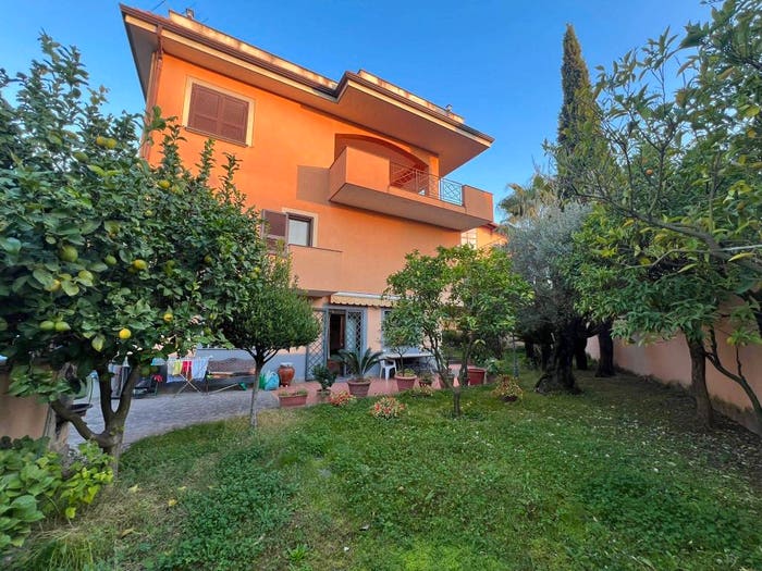 Casa con 6 locali in vendita in Via Comunale Spinelli, Piscinola, Napoli