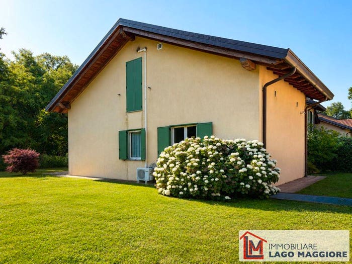 Casa quadrilocale in vendita in Via Milano, Centro, Ispra