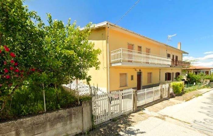 Casa con 6 locali in vendita in Via della costituente, Centro, Vallata