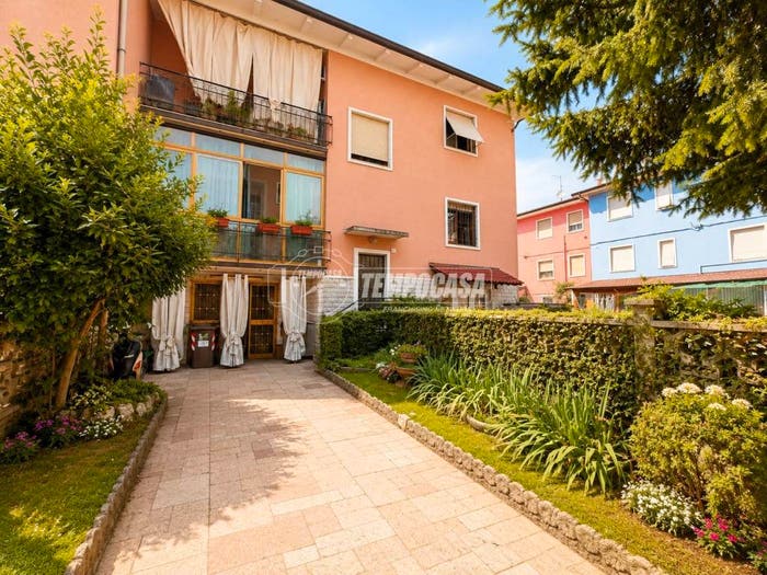 Casa quadrilocale in vendita in Traversa Diciottesima Villaggio Sereno, Villaggio Sereno, Brescia