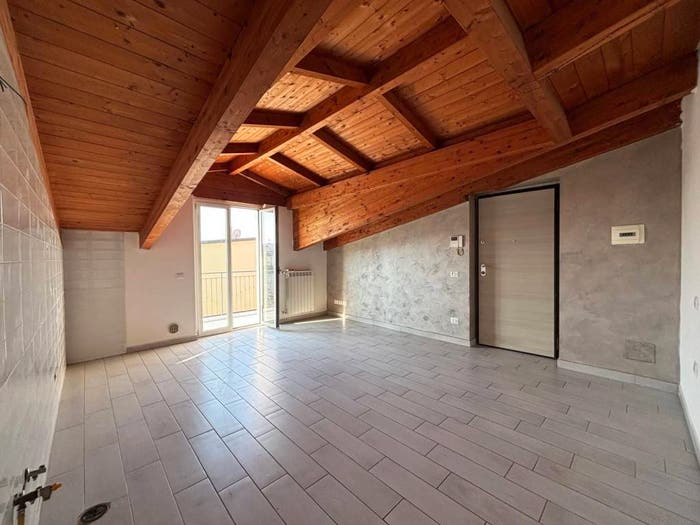 Casa trilocale in vendita in Via Salvo D'Acquisto, Parete