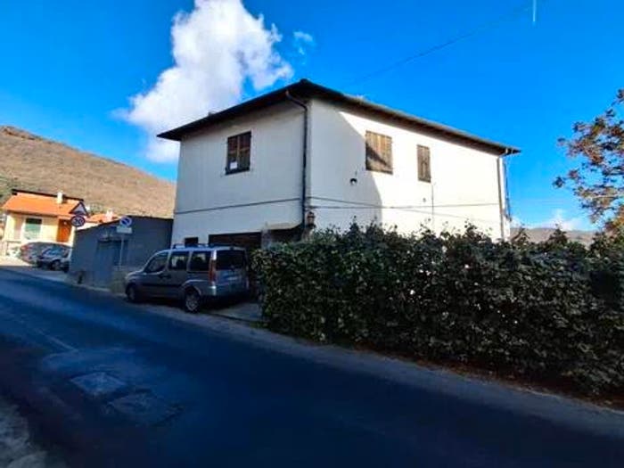 Casa con 5 locali in vendita in Piazza Guglielmo Marconi, Centro, Caravonica