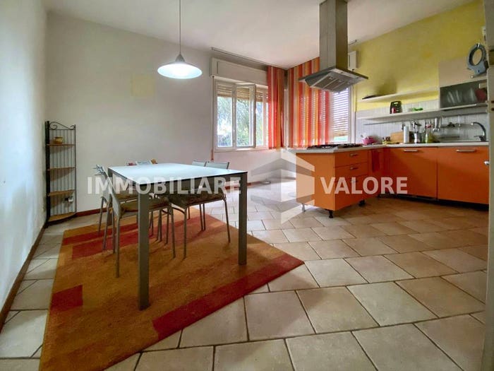 Casa con 6 locali in vendita in Strada Romanello Campoperso, Goito