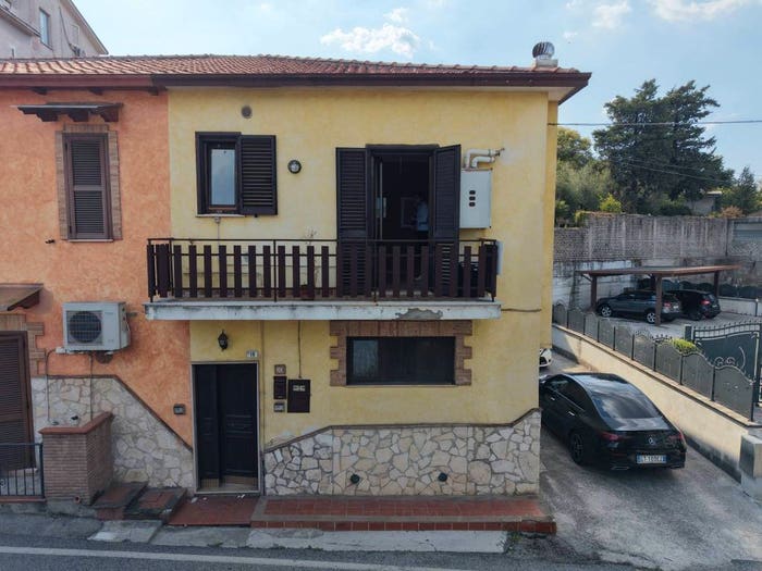 Appartamento trilocale in vendita in Via delle Fornaci, Pratillo, Frosinone