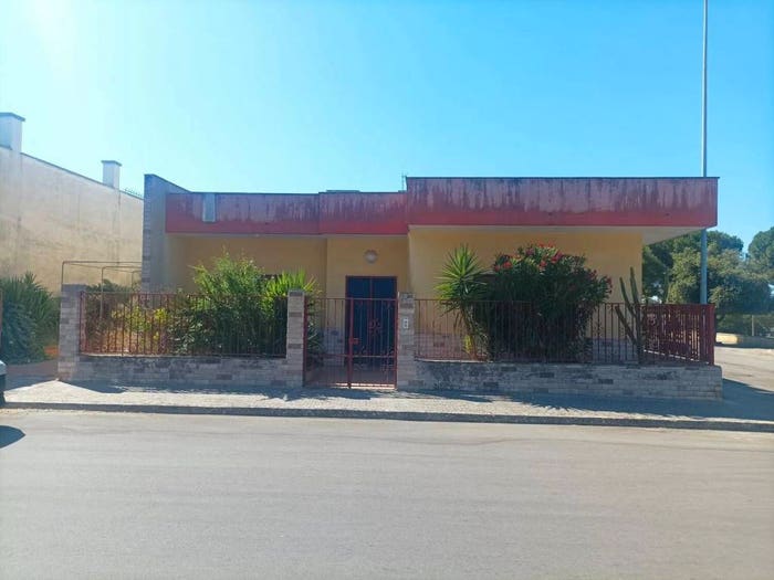 Casa con 6 locali in vendita in Via N Bixio, Sogliano Cavour