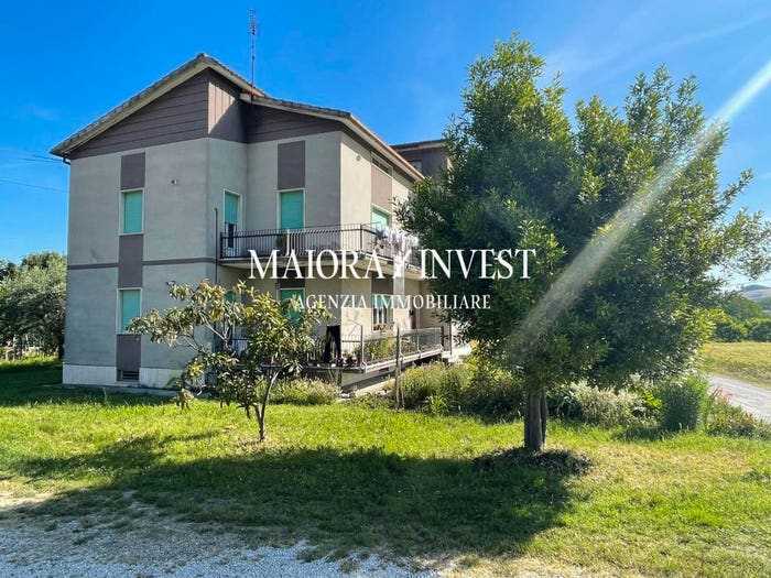 Casa con 6 locali in vendita in contrada Moglie, Montalto delle Marche