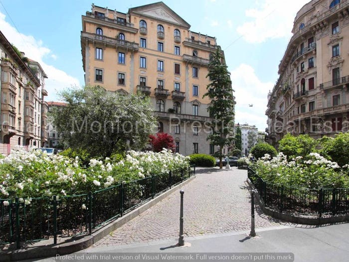 Appartamento trilocale in vendita in Piazza Eleonora Duse, Palestro, Milano