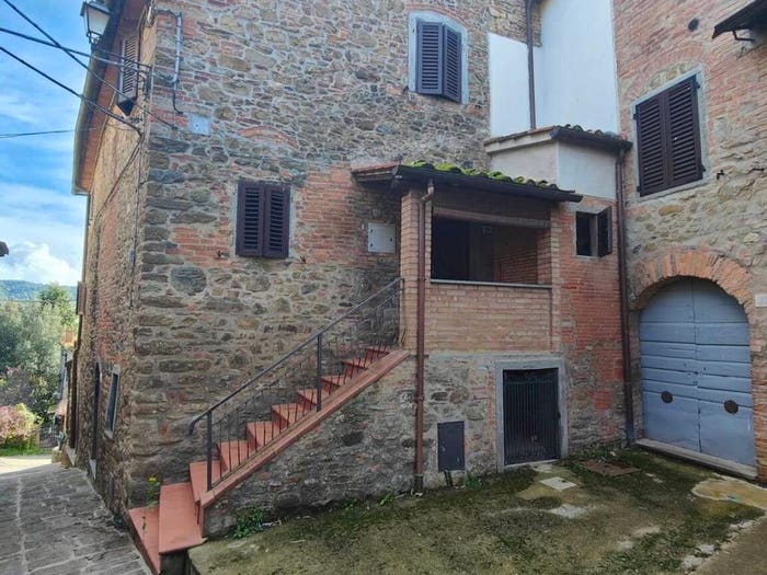 Appartamento con 5 locali in vendita in Pietraviva, Bucine