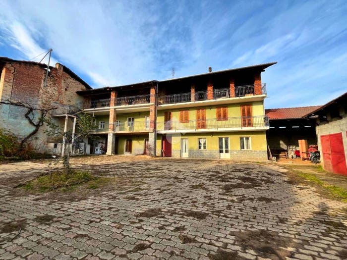 Casa con 6 locali in vendita in Frazione Spineto, Castellamonte