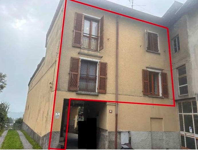 Appartamento trilocale in vendita in Via Manzoni, Albavilla