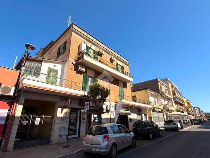 Appartamento trilocale in vendita in Via dei Lauri, Centro, Aprilia