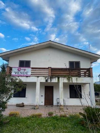 Casa con 6 locali in vendita in Via Appia Nuova, Cassino