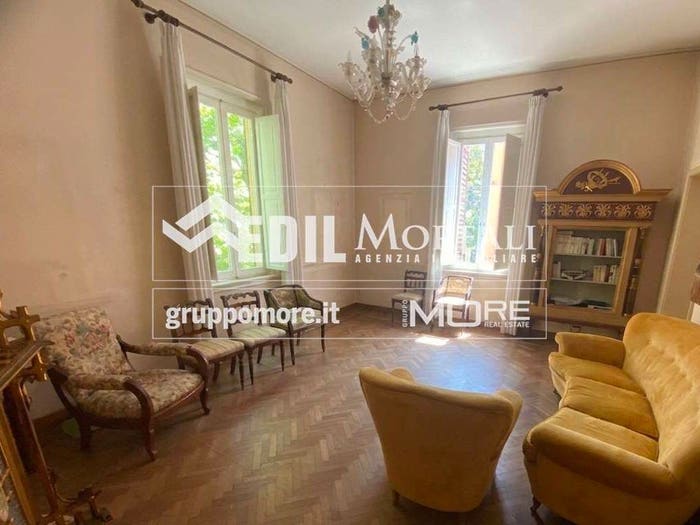 Appartamento con 6 locali in vendita in Adze Largo Garibaldi, Viali, Modena
