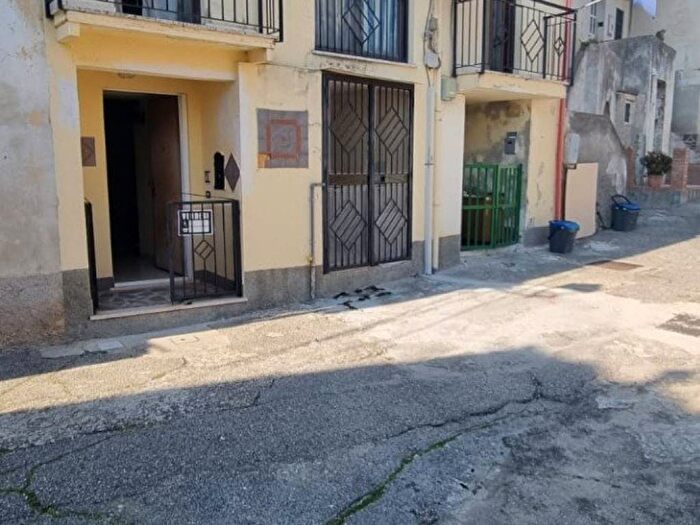 Appartamento trilocale in vendita in Via Pubblica Istruzione, Gagliano, Catanzaro