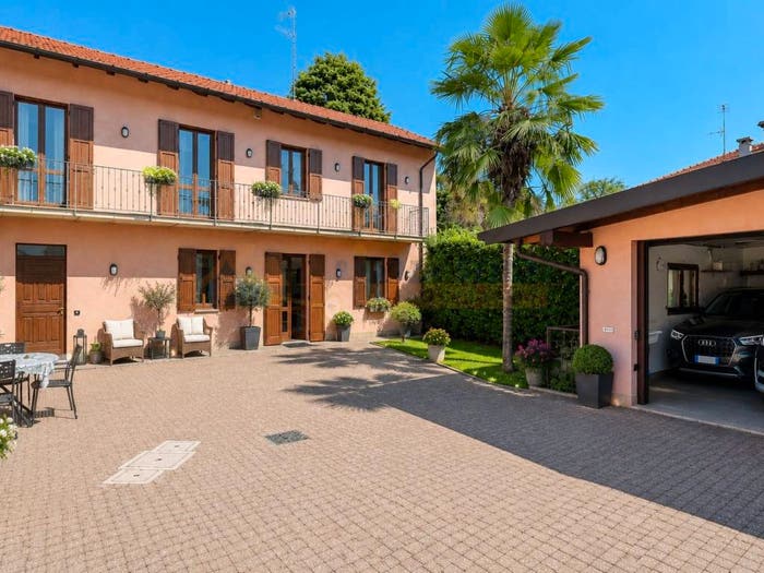 Casa quadrilocale in vendita in Via Dante Alighieri, Centro, Carnago