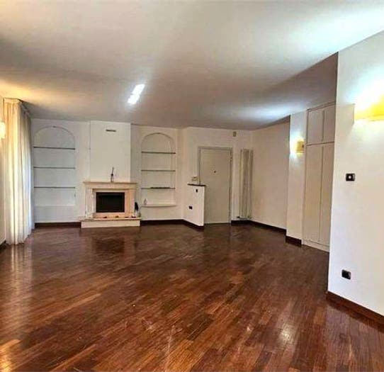 Appartamento con 6 locali in vendita in Via Cerchia, Spazzoli Medaglie D'Oro, Forlì