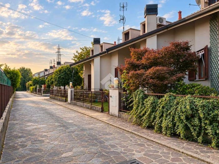 Casa con 5 locali in affitto in Via Moia, Centro, Brugherio