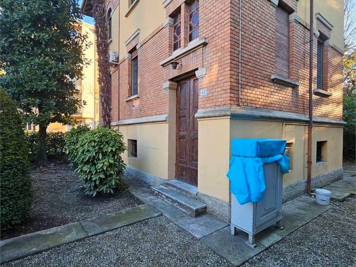 Casa con 6 locali in vendita in viale Moreali, Sant'Agnese Università, Modena