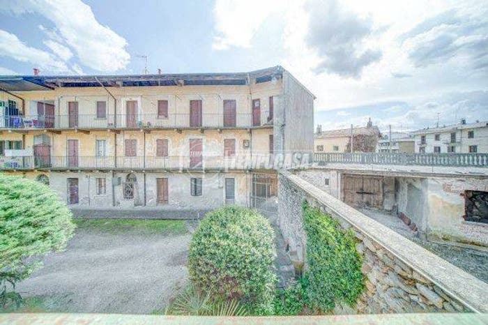 Casa con 6 locali in vendita in Via Maggiate, Centro, Borgomanero