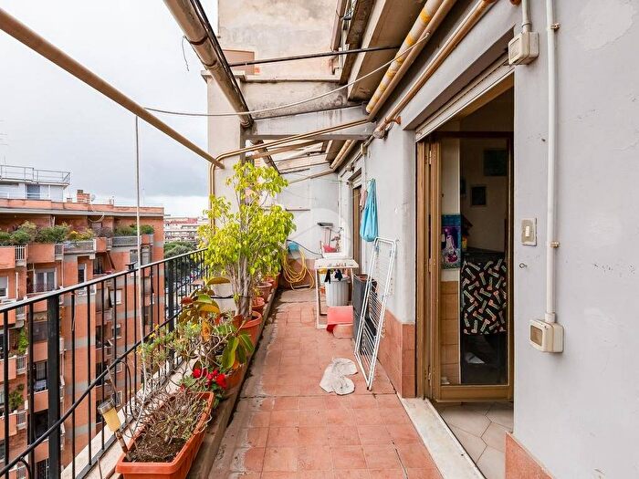 Appartamento trilocale in vendita in Via del Velodromo, Colli Albani, Roma