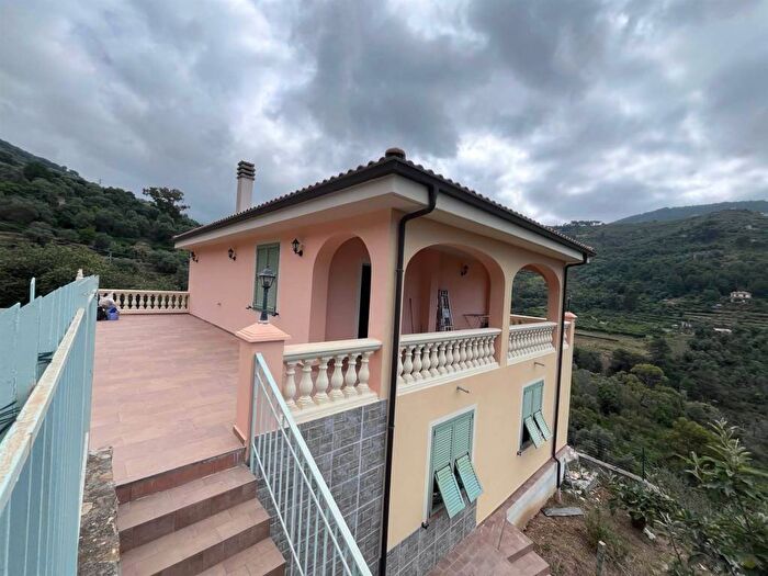 Casa con 6 locali in vendita in Centro, Vallebona