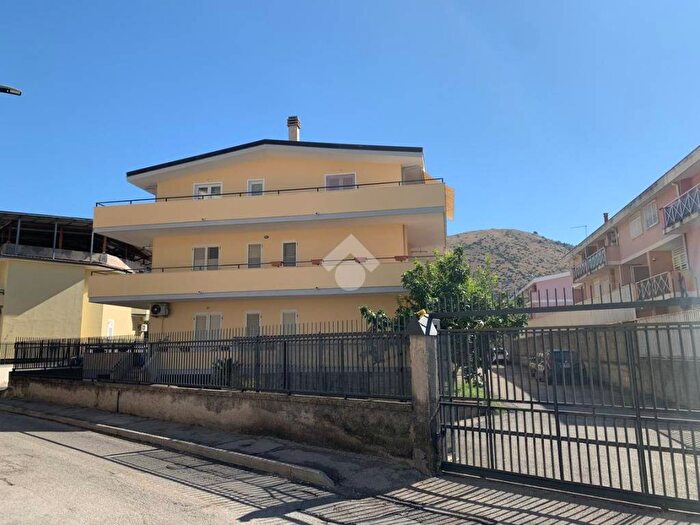 Appartamento trilocale in vendita in Vicolo Niccolò Piccinni, San Clemente, Caserta