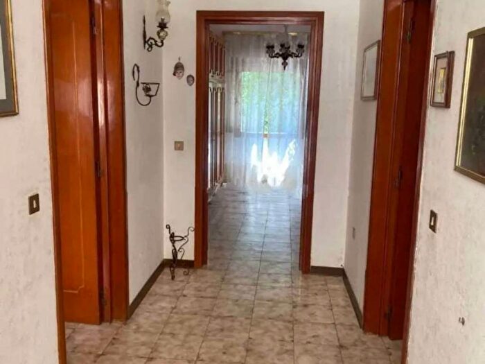 Appartamento trilocale in vendita in Via Giuseppe Giusti, Centro, Guagnano