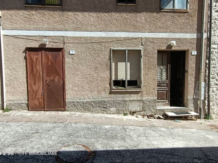 Casa con 5 locali in vendita in Strada Statale Muccese, Camerino