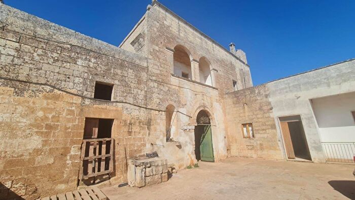 Casa con 16 locali in vendita in Strada Provinciale Lecce Torre Chianca, Lecce