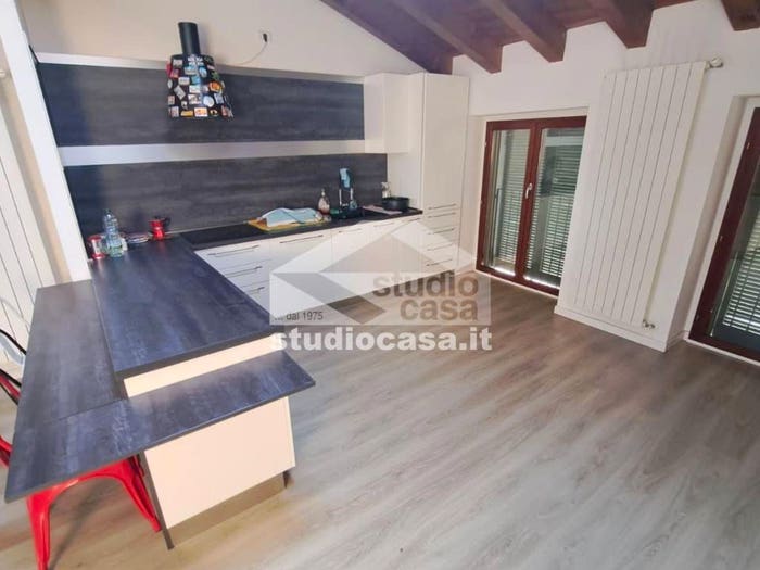 Appartamento con 5 locali in vendita in Via IV Novembre, Mornico al Serio