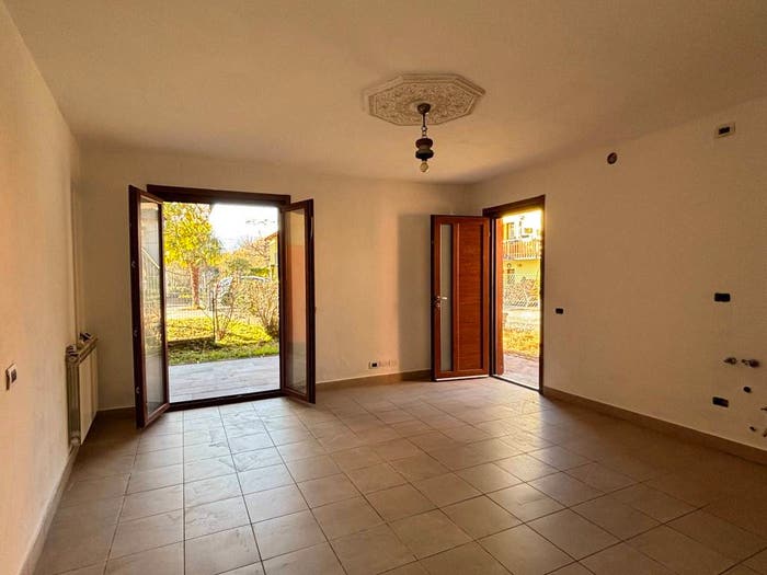 Appartamento trilocale in vendita in Via Poncetta, Sorico