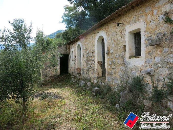 Casa quadrilocale in vendita in Via Valle Rocco, Centro, Fondi