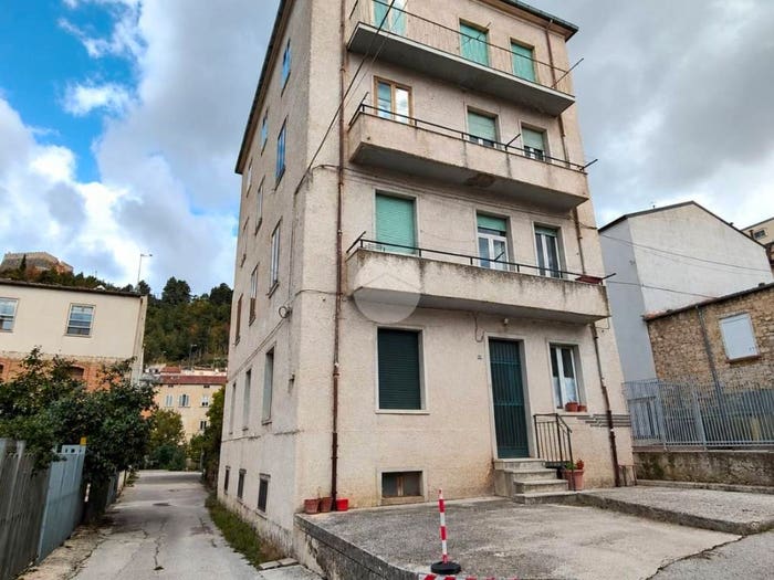 Appartamento quadrilocale in vendita in Via Firenze, Semicentro, Campobasso