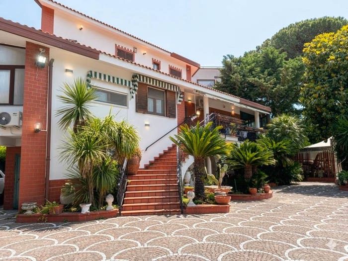 Casa con 6 locali in vendita in Via Nuova Toscanella, Chiaiano, Napoli