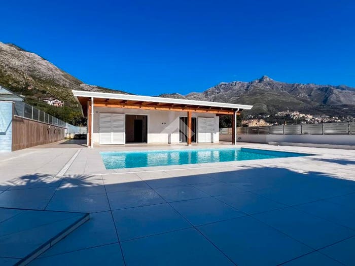 Casa quadrilocale in vendita in Via Pientime, Formia