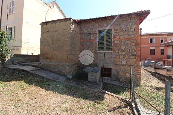 Casa trilocale in vendita in Via Re di Roma, Fara In Sabina