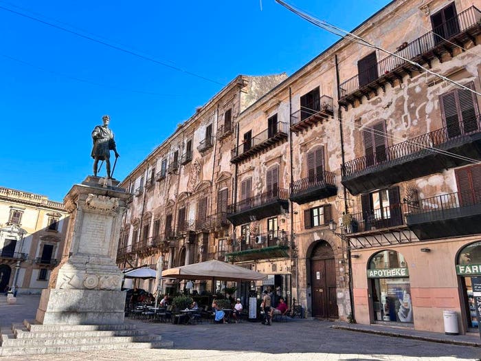 Appartamento quadrilocale in vendita in Piazza Bologni, Cassaro, Palermo