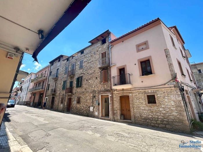 Casa con 6 locali in vendita in in Via Degli Ausoni, Centro, Fondi