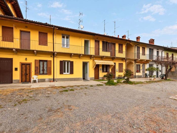 Appartamento bilocale in vendita in Via Alessandro Manzoni, Roncello