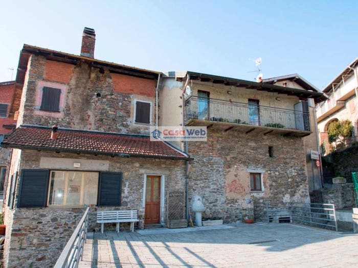 Casa quadrilocale in vendita in Montegrino Valtravaglia