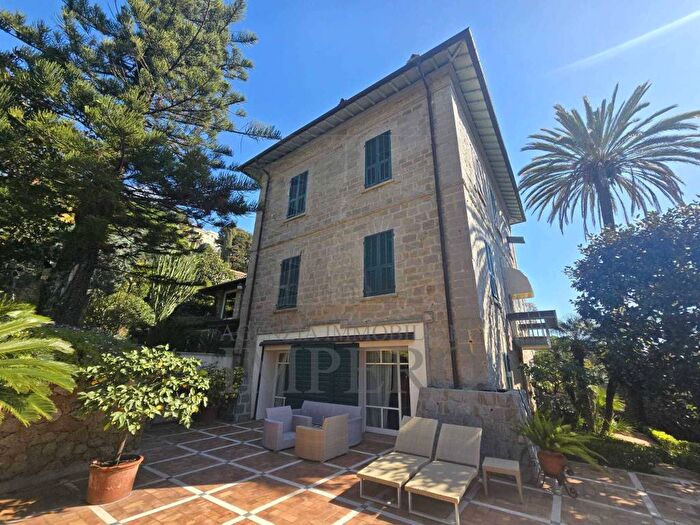 Casa con 5 locali in vendita in Via Romana, Centro, Bordighera