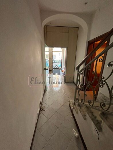 Casa con 6 locali in vendita in Viareggio