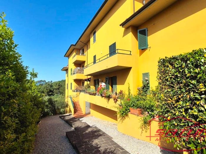 Appartamento quadrilocale in vendita in Via S Piero, Centro, Montecarlo
